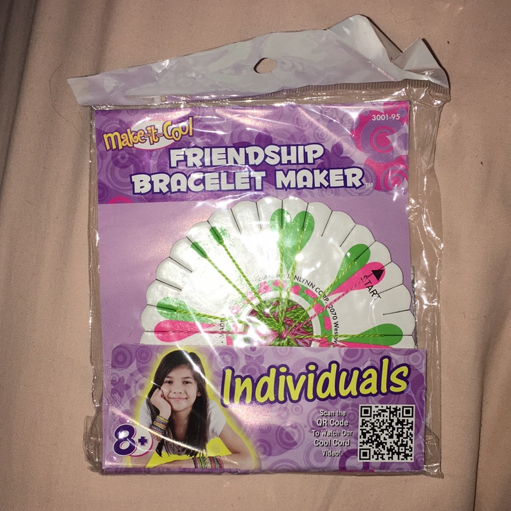 Friendship Bracelet Maker